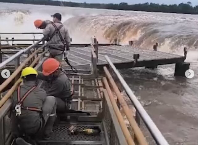 Garganta de Diablo | El principal paseo, pese a tener un majestuoso paisaje, permanecerá cerrado 4 barandas iguazu - 3