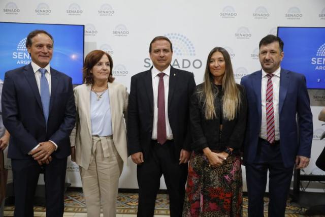 Detienen en Ciudad del Este al senador nacional de Entre Ríos Edgardo Kueider, con 200 mil dólares sin declarar 5 ef17837d4f3b3e9bb824e8181732102e - 4