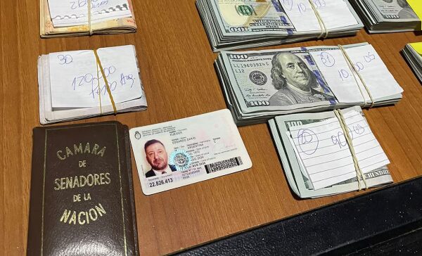 Ordenan la extradición del exsenador Edgardo Kueider por lavado y contrabando de divisas 5 kueider billetes - 4