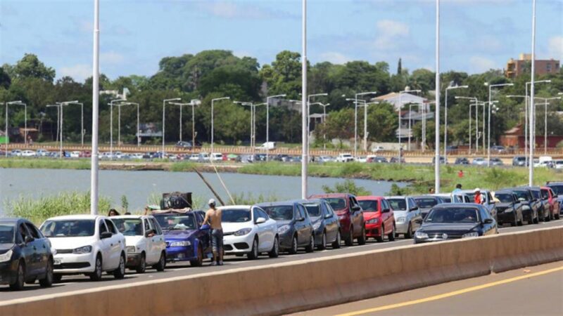 Paisaje repetido | Cientos de autos buscan trasponer la frontera en el cierre del año puente 1 1 - 4