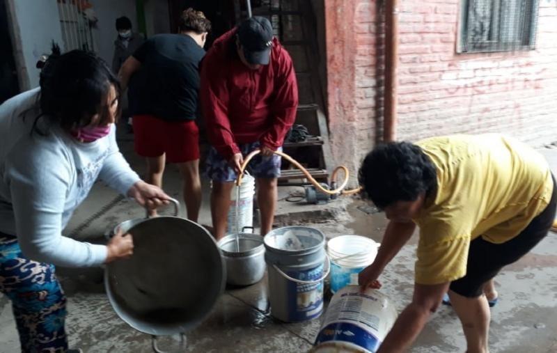 Posadas | 240 familias relocalizadas quedaron sin agua potable por la quita de subsidios de la EBY 3 5ea82d7e1a203 800x507 1 - 2