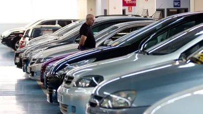 El Gobierno anunció que eliminará impuestos para la compra de autos y motos impuestos