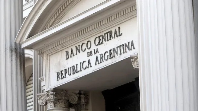 El BCRA bajó 3 puntos la tasa de interés antes de la reducción del “crawling peg” BCRA