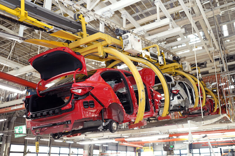 La producción automotriz cayó un 17,1% en 2024, pero muestra una mejora en diciembre 3 autos - 2