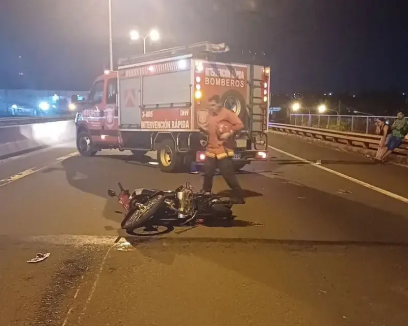 Una mujer motociclista murió tras ser atropellada por una camioneta en Garupá md 2 1 - 1