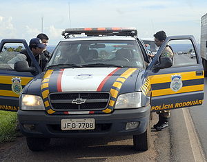 Pareja de Eldorado fue detenida en Brasil con 300 kilos de marihuana 3 300px Blazer viatura - 2