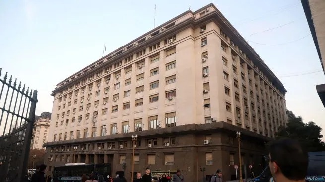 Recaudación de enero | Estiman que Ganancias y combustibles cubrirán el vacío del Impuesto PAÍS ganancias