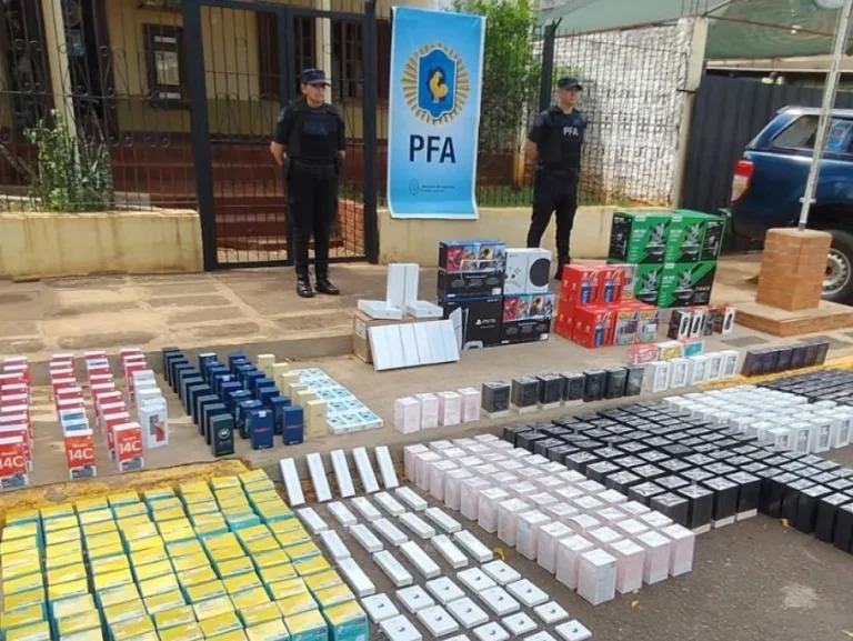 Contrabando en Iguazú | Denuncian protección de la Armada paraguaya en un puerto clandestino local 2 WhatsApp Image 2025 02 04 at 09.01.16 - 1