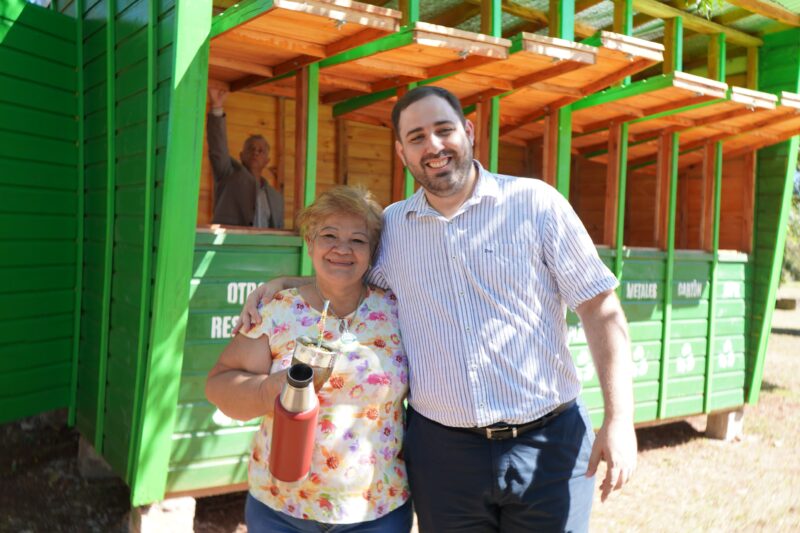 Leandro N. Alem | Con la inauguración de 3 eco puntos, la ciudad premia a quienes reciclan y apoyan a ONG 5 WhatsApp Image 2025 02 05 at 08.50.57 - 4