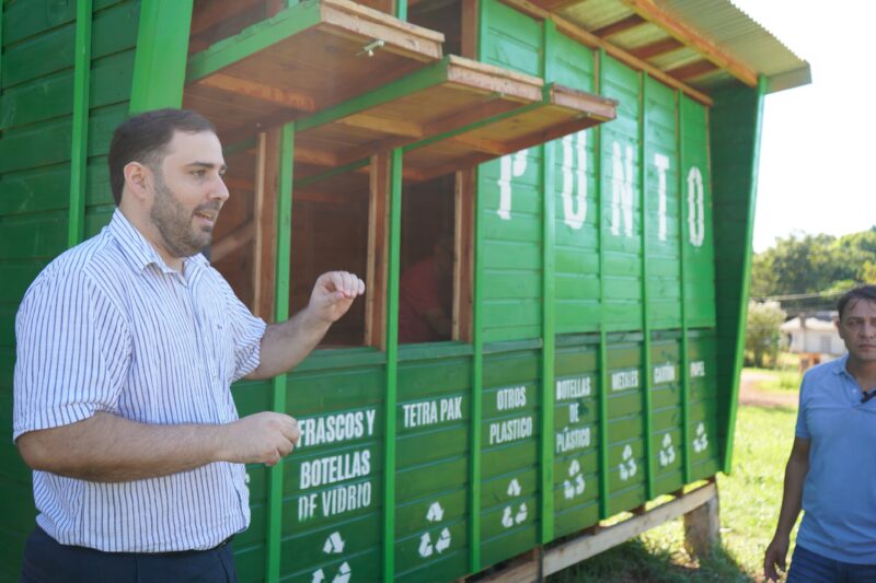 Leandro N. Alem | Con la inauguración de 3 eco puntos, la ciudad premia a quienes reciclan y apoyan a ONG 3 WhatsApp Image 2025 02 05 at 08.50.59 - 2