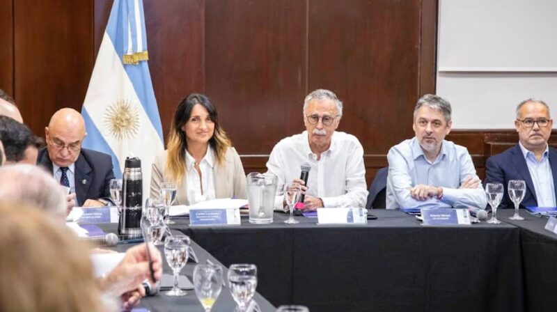 El Gobierno se reúne con las prepagas y negocia para que las cuotas no suban por encima de la inflación prepagas