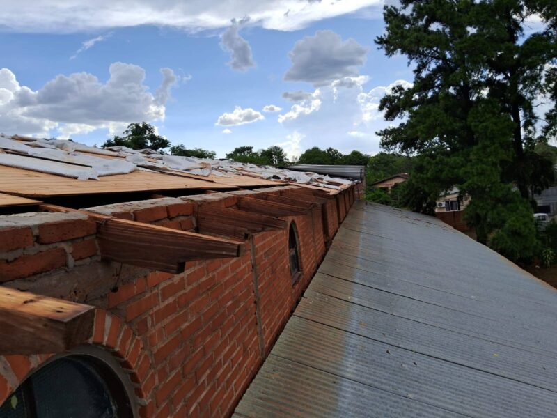 Fuerte temporal | Destrozos en viviendas y la capilla Virgen de Guadalupe del barrio Latinoamérica 10 WhatsApp Image 2025 02 11 at 19.23.29 1 - 9