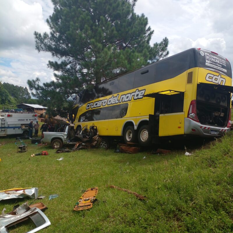 Rutas trágicas | Falleció el conductor de la camioneta del choque con el colectivo entre San Pedro y San Vicente 7 choque 2 1 - 6