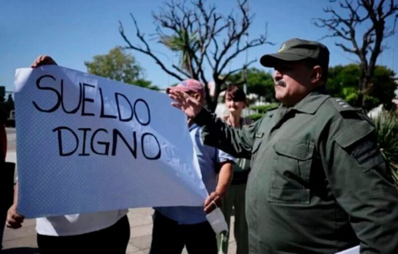 La medida alcanza a gendarmes, policías federales y otras fuerzas, y fue publicada en el Boletín Oficial mediante el Decreto 216/2026.