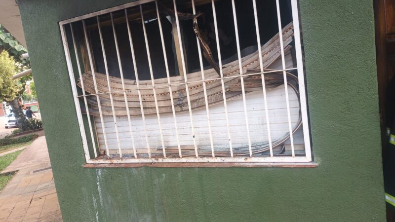 Posadas | Se entregó el policía Yamaguchi, acusado de propinarle 22 puñaladas a una mujer en el Palomar 9 incendioo 1 2 - 8