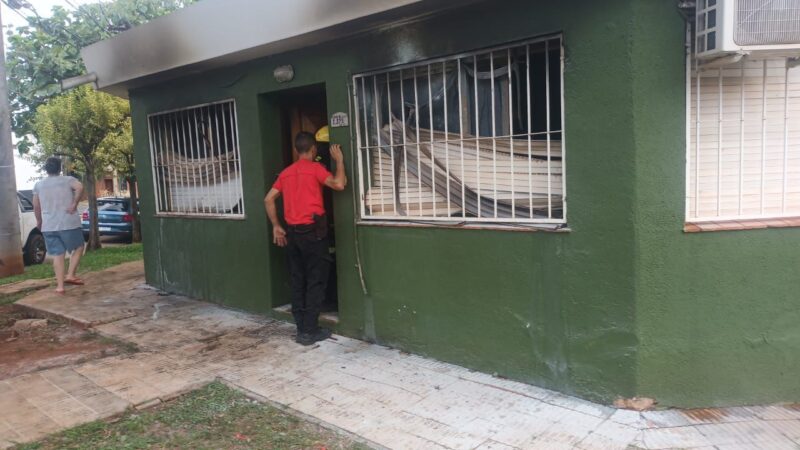 Posadas | Se entregó el policía Yamaguchi, acusado de propinarle 22 puñaladas a una mujer en el Palomar 5 incendioo 2 1 - 4