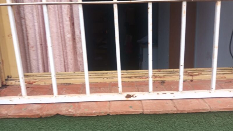 Posadas | Se entregó el policía Yamaguchi, acusado de propinarle 22 puñaladas a una mujer en el Palomar 7 incendioo - 6