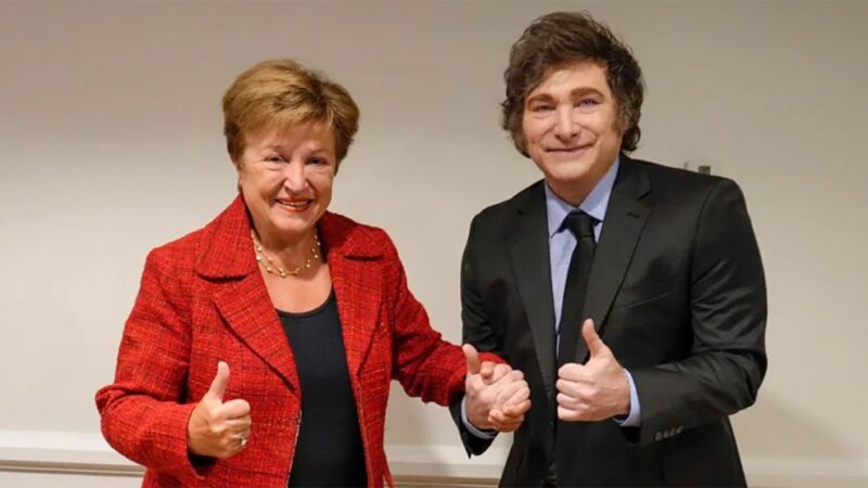 Acuerdo con el FMI: El exdirector del organismo advirtió sobre un aumento de la deuda El FMI aprobó la revisión del acuerdo con Argentina y desembolsará USD 2.000 millones