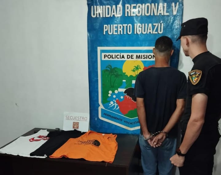 Tres detenidos, una motocicleta y otros objetos recuperados tras operativos policiales en Iguazú Tres detenidos - 2