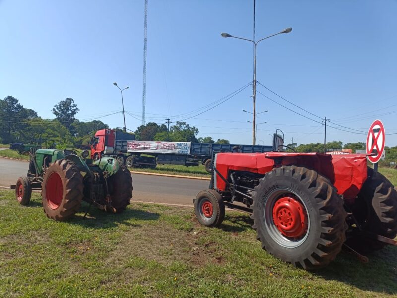 Conflicto yerbatero | Más de 100 productores se concentran en San José sin cortar la ruta 3 WhatsApp Image 2025 03 04 at 10.40.07 - 2