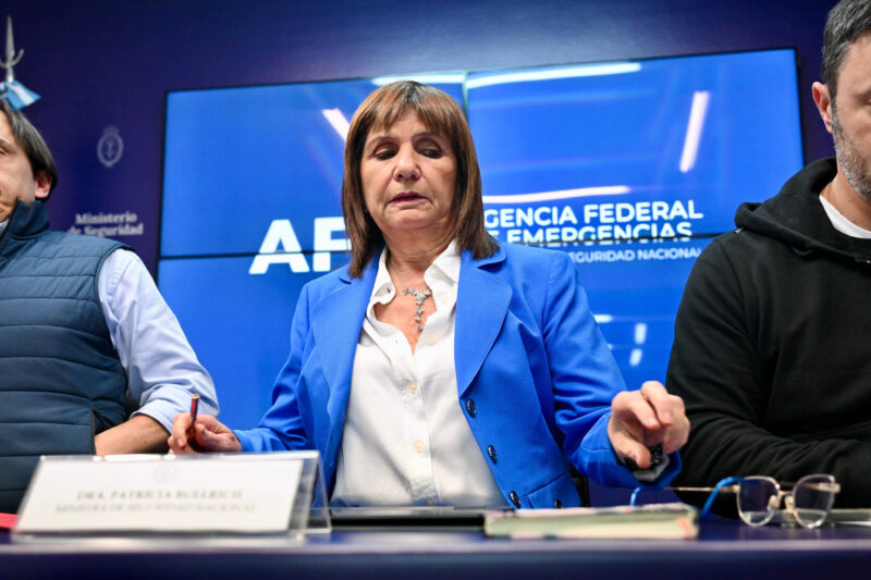Jubilados vuelven a movilizarse y el Gobierno se prepara para otro miércoles difícil 6 bullrich 3 - 5
