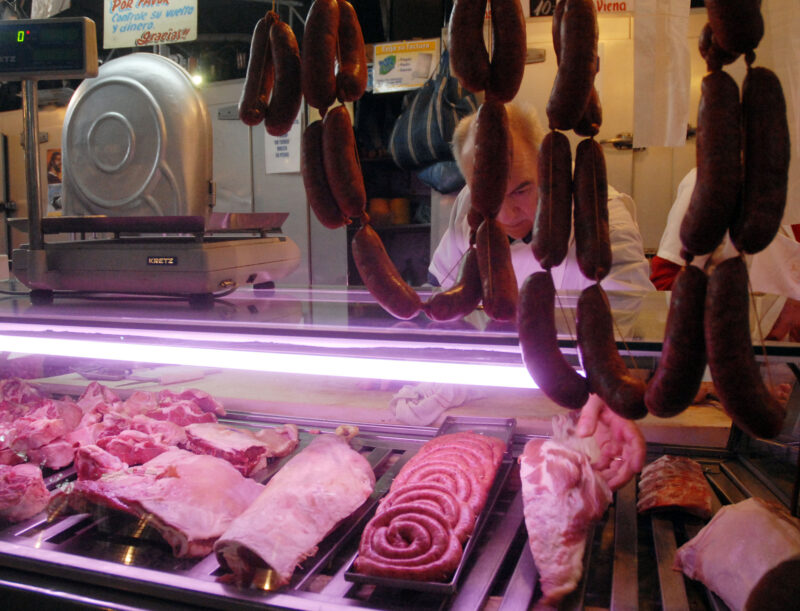 Según Coninagro, el sueldo “rinde más” y se puede comprar más yerba, asado, leche y pan 2 canasta básica indec - coninagro