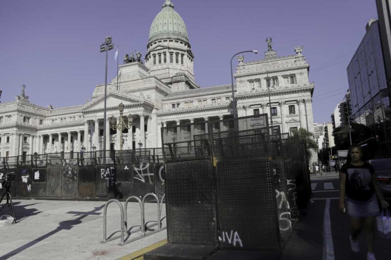 Gobernadores como Misiones marcaron distancia del Gobierno y facilitaron el quórum por universidades y el Garrahan 3 Tucumán, Chubut y Corrientes fueron las únicas provincias cuyos mandatarios no acompañaron la convocatoria y se mantuvieron alineados con el oficialismo de Javier Milei.