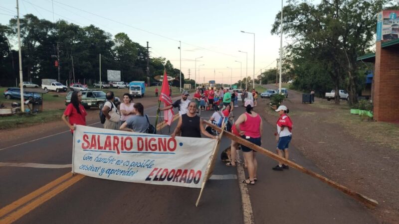 Docentes de Misiones se adhieren a un paro de 72 horas con cortes de ruta en distintos puntos de la provincia 4 docente 1 - 3