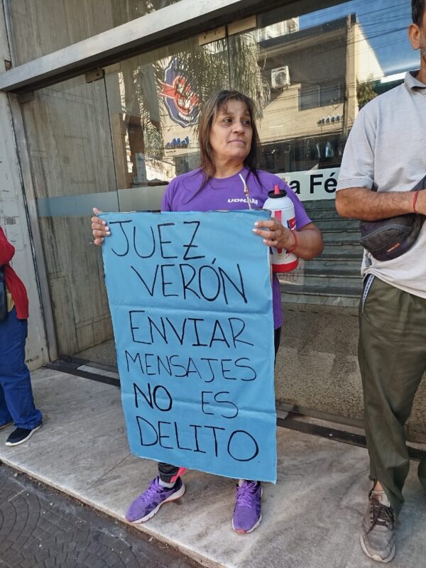 familiares de ex policias detenidos en Juzgado 3 7 - 9