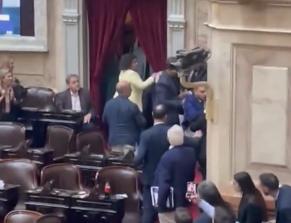Disturbios en Diputados: “El presidente de la Cámara debe usar más el diálogo y ordenar su bloque” 8 incidentes congreso - 7
