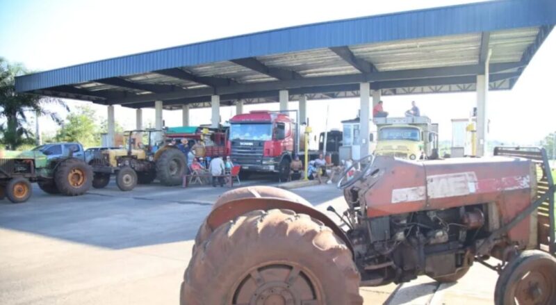 Conflicto Yerbatero | Productores bloquean las cabinas de control de ATM en San José yerba atm - 1