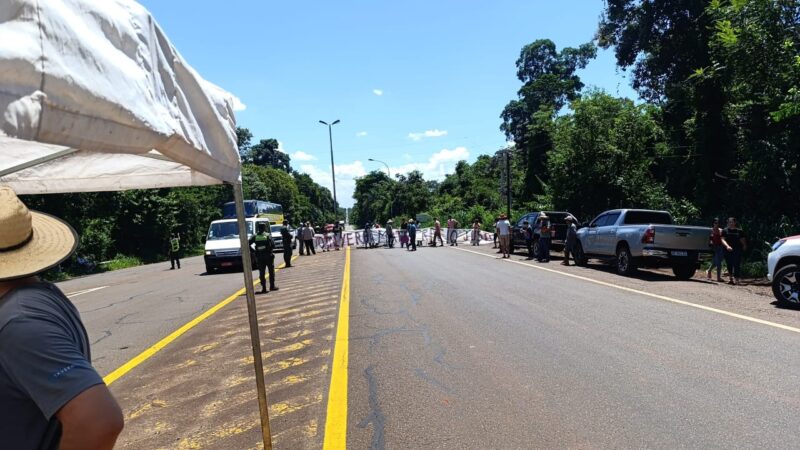 Conflicto yerbatero | Productores autoconvocados informan a los turistas sobre los reclamos por el precio 4 yerba iguazuu 1 - 3