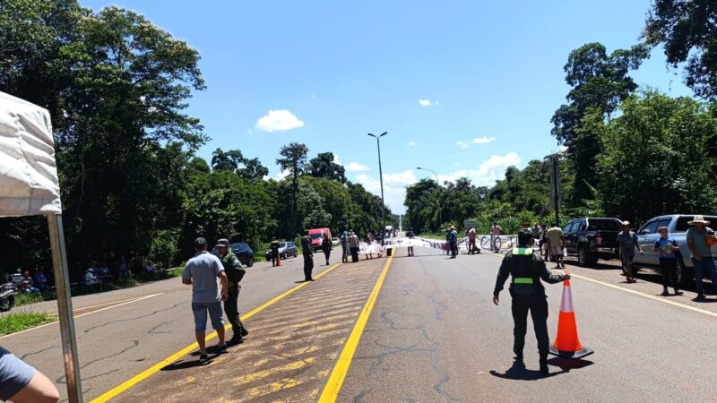 Conflicto yerbatero | Productores autoconvocados informan a los turistas sobre los reclamos por el precio 8 yerba iguazuu 3 - 7