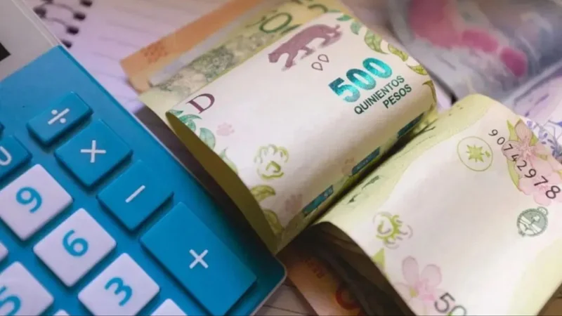 La confianza del consumidor cayó por tercer mes consecutivo y profundiza la crisis del consumo 4 El Consejo del Salario fracasó otra vez y el Gobierno deberá definir por decreto el nuevo piso de ingresos para trabajadores formales.