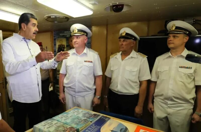 Maduro recibió al buque ruso y reafirmó alianza marítima con Rusia 4 Nicolás Maduro recibió este domingo al buque científico oceánico “Admiral Vladimirsky” de la Flota Báltica de la Federación de Rusia.