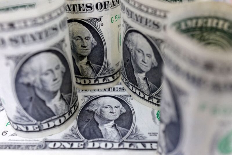 Los mercados anticiparon que podría vivirse un "lunes negro" financiero 8 dolar rulo - 7