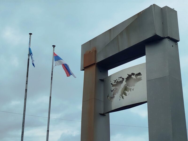 2 de abril y Malvinas: memoria, soberanía, injusticia histórica y el dolor de una guerra innecesaria 6 El Día del Veterano y de los Caídos en Malvinas convoca a la memoria colectiva sobre la guerra de 1982 y sus profundas consecuencias.