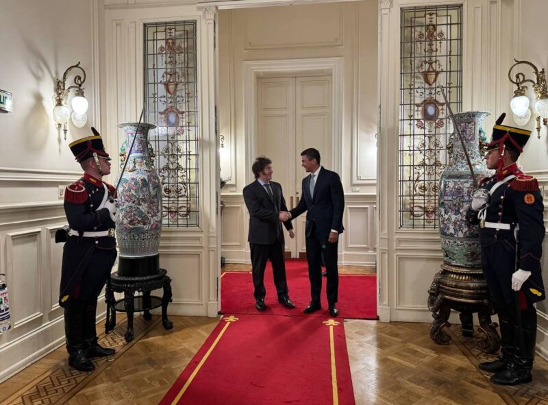 Javier Milei se reunirá con el presidente paraguayo Santiago Peña 2 Javier Milei se reunirá con el presidente Santiago Peña
