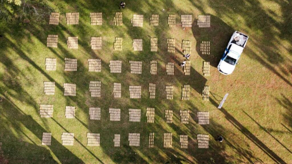 Prefectura Naval decomisó 1.780 kilos de droga en Misiones 4 Vista aérea de las casi dos toneladas de droga encontrada en Puerto Rico, Misiones