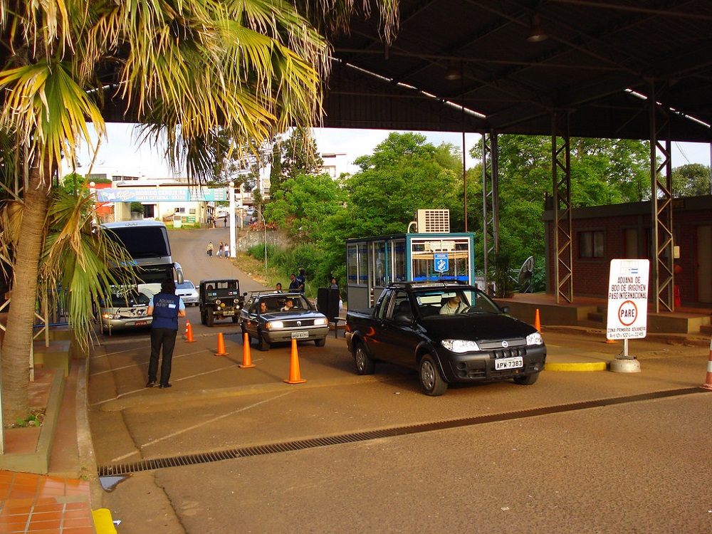 Iguazú mira con atención la ampliación del Centro de Frontera y control migratorio 3 La Aduana formal se ve superada por la facilidad de cruce en al menos 6 km de frontera seca sin controles