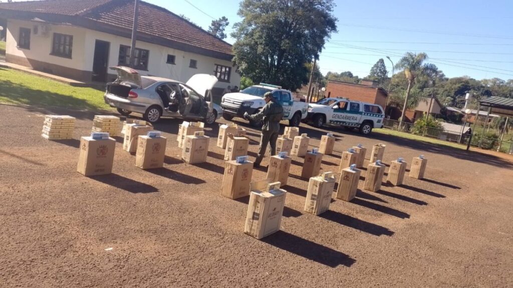 Gendarmería secuestró más de 78 mil paquetes de cigarrillos ilegales en Misiones Gendarmeria - 2