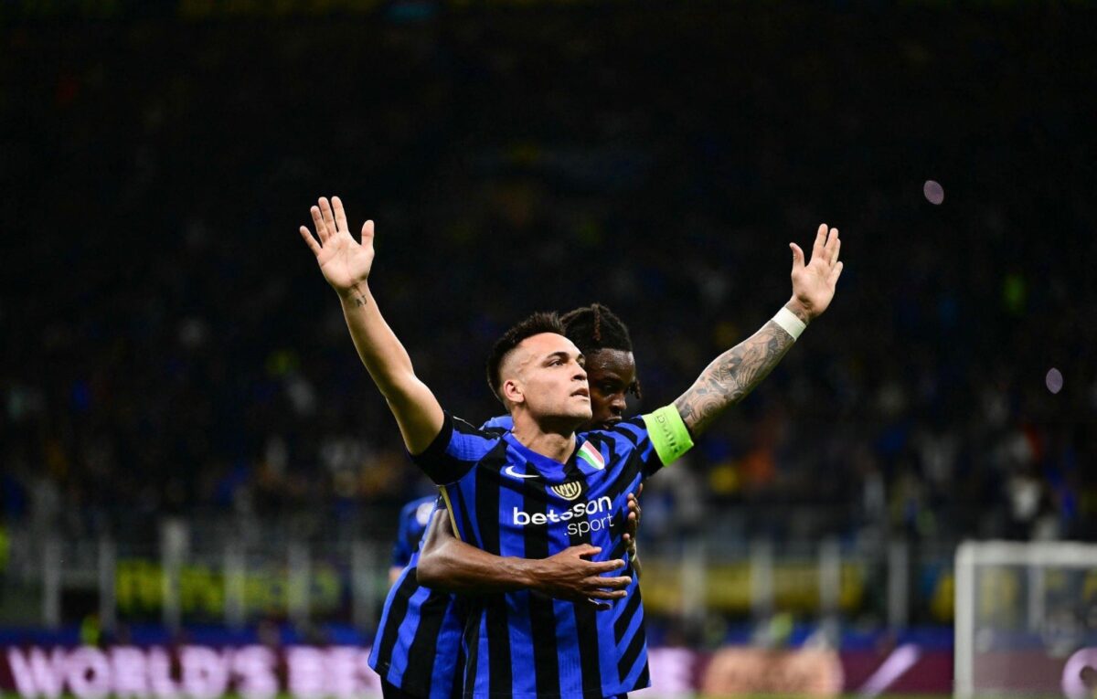 Alerta en la Selección: Lautaro Martínez vuelve a lesionarse y preocupa a Scaloni 2 Lautaro Martínez sufrió una distensión en el sóleo izquierdo y estará al menos 15 días fuera. Inter seguirá su evolución y crece la preocupación en la Selección Argentina.