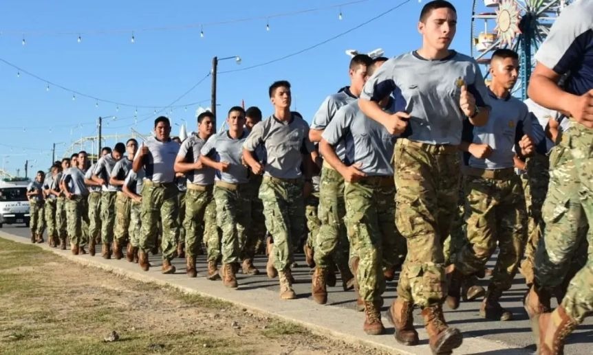 Vuelve el Servicio Militar para jóvenes de 18 a 28 años servicio militar