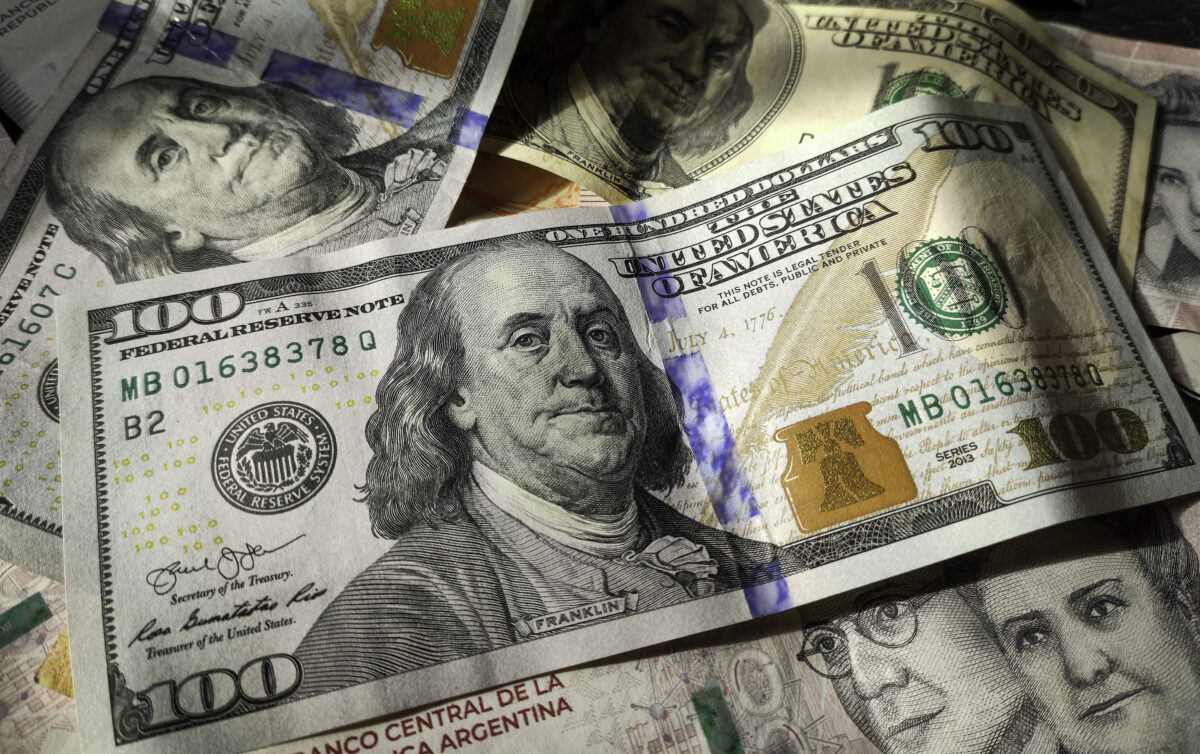 El gobierno usó dólares del FMI para sanear al Banco Central 3 dola res - 2