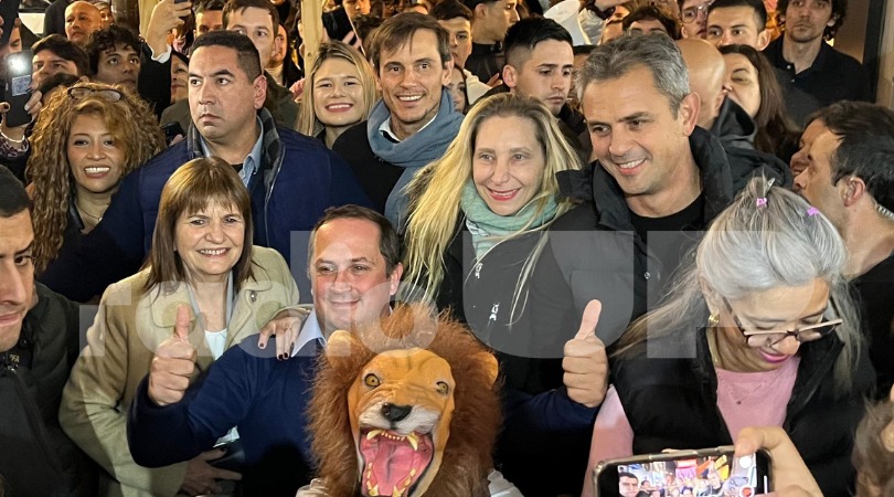 Diego Hartfield en Radio Up: "El Estado está asfixiando a los que quieren trabajar en Misiones" 3 Karina Milei, Martín Menem y Patricia Bullrich nacionalizaron la campaña de Misiones y llegaron a apoyar a Diego Hartfield en Posadas