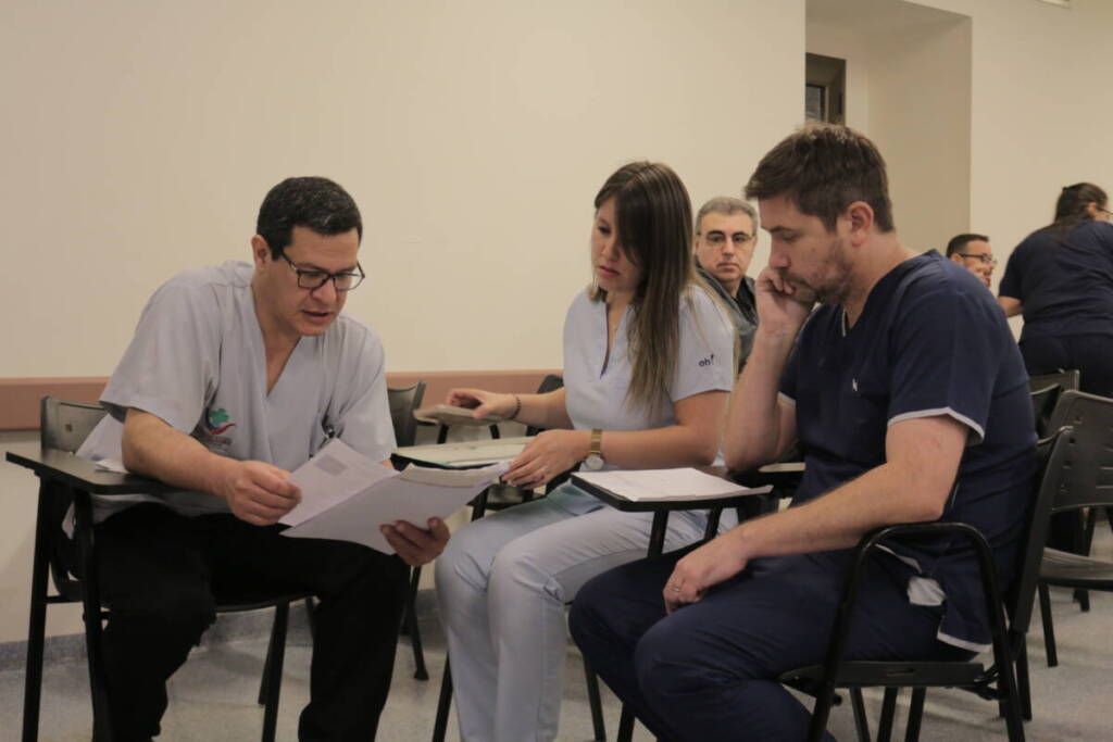 El Hospital Madariaga realizó la lectura de carpetas para residencias médicas y no médicas en Misiones 2 La sumatoria de estas instancias definirá el ingreso de los aspirantes a unas 180 residencias disponibles en toda la provincia, de un total aproximado de 240 postulantes.