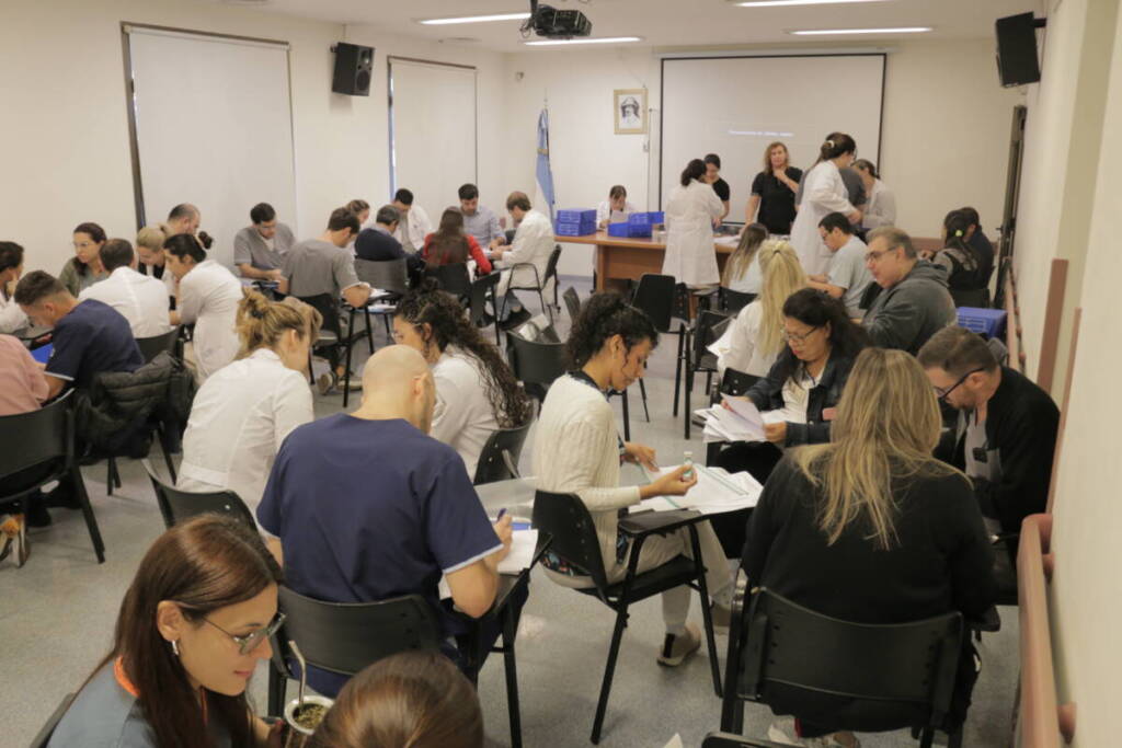 El Hospital Madariaga realizó la lectura de carpetas para residencias médicas y no médicas en Misiones 3 La lectura de carpetas consiste en el análisis detallado de los antecedentes académicos y laborales de cada aspirante.
