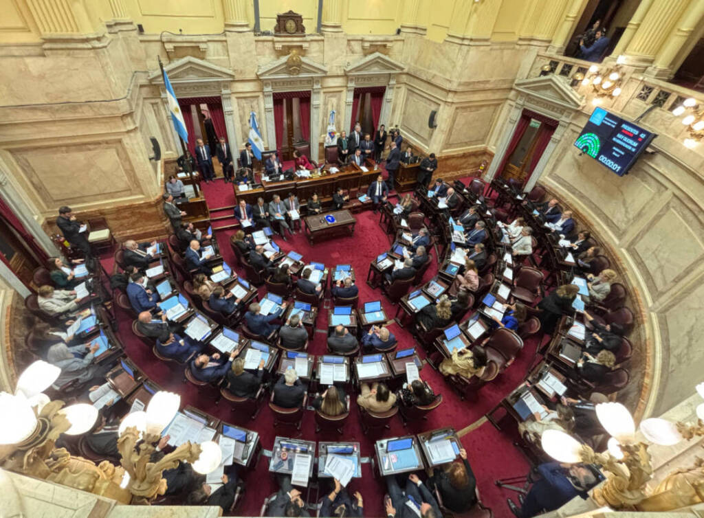 Los senadores nacionales de la mayoría de los bloques renunció al aumento de la dieta