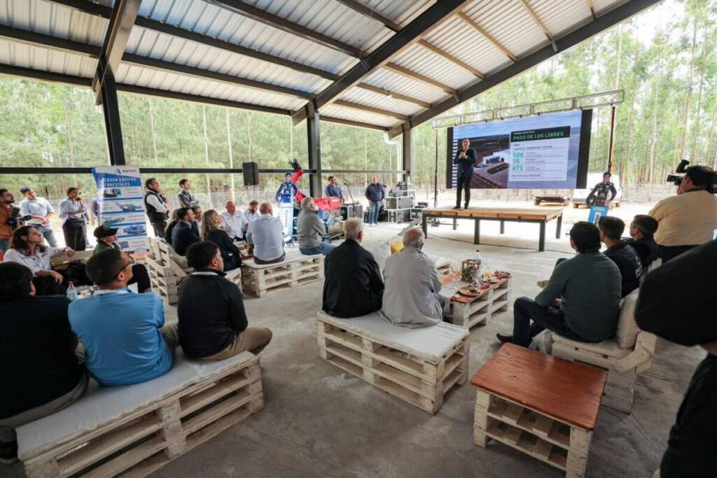 Corrientes se consolida como polo forestoindustrial con una Jornada Técnica en Ituzaingó 6 Organizada por la Secretaría de Desarrollo Foresto Industrial del Ministerio de Producción, a cargo de Luis Mestres, esta jornada reafirma el compromiso del gobernador Gustavo Valdés con un modelo de producción que integra tecnología, sostenibilidad y empleo de calidad.