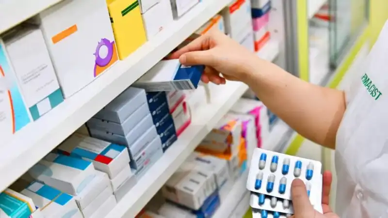 Farmacias apuntan que PAMI sólo saldó uno de seis pagos adeudados y peligra la atención a afiliados 4 El Colegio de Farmacéuticos de Misiones confirmó que los atrasos del PAMI afectan la reposición de medicamentos y el funcionamiento de las farmacias.